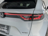 特徴的なデザインで後方からの確認しやすいLEDリアコンビネーションランプ
