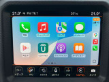 タッチスクリーンをタップするかスワイプするだけですべての機能を呼び出せます。Apple CarPlayおよびAndroid Autoに対応しスマートフォンとのシームレスな 連携も実現。さらに、USBポートを標準装備しています。