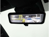 デジタルインナーミラー装備!車両後方のカメラの映像をデジタル補正で視認性を向上させてインナーミラー内に表示します♪視界を遮るものがなく、後席に同乗者がいても後方を確認しやすく安心です♪