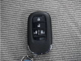 ◆スマートキー◆カギをバッグやポケットに入れたままでもドアロックの開閉ができる『スマートキー』付き!雨天や暗くなってもカギを取り出す必要がなくドアの開錠&エンジンも始動できます