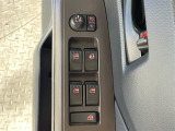 【パワーウインドウ】運転席のスイッチで、各席の窓ガラスの開閉ができます!あると便利ですよね!