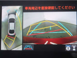 パノラミックビューモニター付きです。車両を上から見た様な映像を画面に表示。運転席からの目視だけでは見にくい、車両周辺の状況をリアルタイムでしっかり確認出来ます。