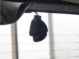 この車にはリアにもドライブレコーダーを装備しております◆映像・音声などを記録する自動車用の装置です。 もしもの事故の際の記録はもちろん、旅行の際の思い出としてドライブの映像を楽しむことができます。