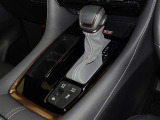 電動パーキングブレーキ・ブレーキホールドを装備してます。ホールド機能は信号待ちが多い一般道で疲労軽減になり、大好評です!