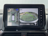 アラウンドビューモニター搭載。上から見下ろしたように液晶に映るのでスムーズな駐車をサポートします。