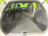 後席を格納すると、これだけの広さが!シーンに合わせたシートアレンジで、大きな荷物も積むことが出来ます♪
