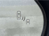 車線変更時の後方確認をアシストしてくれるブラインドスポットモニター!ドアミラーの死角を検知してくれるから車線変更もスムーズです。