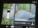 【アラウンドビューモニター】専用のカメラにより、上から見下ろしたような視点で360度クルマの周囲を確認することができます☆死角部分も確認しやすく、狭い場所での切り返しや駐車もスムーズに行えます。