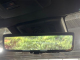 【デジタルインナーミラー】後席の大きな荷物や同乗者で後方が確認しづらい時でも安心!カメラが撮影した車両後方の映像をルームミラー内に表示。クリアな視界で状況の確認が可能です!