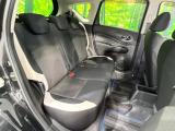 後部座席も気になるようなキズ・汚れやへたり等、大きなダメージはなく、良好な状態です。