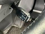 アクセルから足を離しても設定したスピードを保ち走行し、高速道路での疲労軽減に役立つクルーズコントロール付きです!