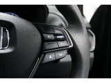 Hondaセンシングの機能のひとつ、アダプティブクルーズコントロール付!アクセルから足を離しても設定したスピードと前車との車間を保ち走行してくれます!車線維持もアシスト☆高速道路で疲労軽減ですね☆