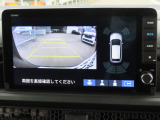 リアワイドカメラシステム!従来の視野に加えて、後方側方を約180&deg;まで見えるワイドビューと、後方を真上から見たような視野で駐車時などに便利なトップダウンビューの3つの視野があります!