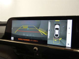 パノラミックビューモニター付きです。車両を上から見たような映像を画面に表示。運転席からの目視だけでは見にくい、車両周辺の状況をリアルタイムでしっかり確認できます。