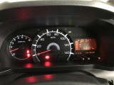 とっても見やすいメーターです。夜間時はラグジュアリーな気分にさせてくれる照明が魅力ですので、夜のドライブも楽しみになりますよ♪