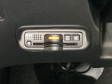 ハンドルの左下にETCがついています。高速道路の料金所の通過も楽々です!。 カードの取り出しもしやすい場所についています。