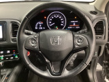 ハンドルにHondaセンシング系のクルーズコントロールやレーンキープアシストなどのスイッチと、オーディオの操作スイッチが装備されています。ハンドルから手を離さず安全に操作できます。