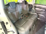 後部座席も気になるようなキズ・汚れやへたり等、大きなダメージはなく、良好な状態です。