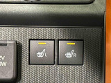 寒い日のドライブを快適にする運転席&助手席シートヒーターが付いてます。その隣にはアクセサリーソケット(12V/120W)も装備されています。