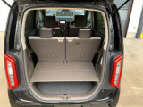普段のお買い物や通勤、送迎等に十分な荷室スペースを確保しております。