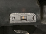 ハンドルの左下にETCがついています。高速道路の料金所の通過も楽々です!。 カードの取り出しもしやすい場所についています。