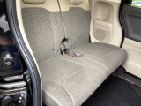 ホンダ車の低床ボディは、チャイルドシートへのお子さまの乗降や荷物の積載もスムーズ。足元もゆったりとしていますので、おくつろぎいただけます。