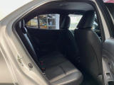 後部座席も気になるようなキズ・汚れやへたり等、大きなダメージはなく、良好な状態です。