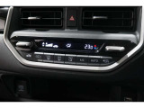 オートエアコン装備♪室内温度を設定すれば自動的に風量の調整をしてくれます♪車内をいつでも快適に保てます♪