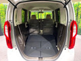 普段のお買い物や通勤、送迎等に十分な荷室スペースを確保しております。セカンドシートを倒すと、大きな荷物の積載も可能です♪
