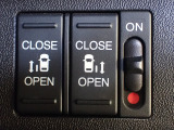 運転席からもスライドドアをボタン操作でスピーディーに開閉できます!またスマートキーでも操作できるので便利です。