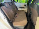 コンパクトカーですが、セカンドシートは十分な広さがあり快適にお乗りいただけます♪シートを倒して大きな荷物を積んだりと、用途の幅が広い1台です。