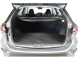 キレイでフラットなラゲッジスペース。トノカバーは下のサブトランク内に収納可能です!