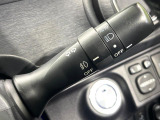 【オートライト】周りの明るさに応じて自動でヘッドライトの点灯・消灯ができる機能です!ライトの付け忘れ・消し忘れなどが無くなり、雨の日や夕方の走行も安心!トンネル通過時も便利ですね♪