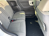 リアシートも前席同様広々としておりますので、後部座席にお乗りの方も快適に過ごして頂けます。