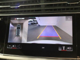 精細なサラウンドビューカメラで車両の周囲を確認できます