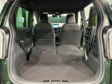 リアシートを倒すと、ラゲッジスペースを広くお使いいただけます!