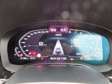 ◆インスツルメント・パネルのエレガントなデザインは、BMW特有の水平ラインで構成され、室内空間に端正な印象をもたらします。人間工学に基づいてレイアウトされた重要な操作系統は、直観的な操作が可能です◆