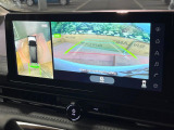 【アラウンドビューモニター】専用のカメラにより、上から見下ろしたような視点で360度クルマの周囲を確認することができます☆死角部分も確認しやすく、狭い場所での切り返しや駐車もスムーズに行えます。