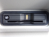■【ETC車載器】が装備されています。セットアップをしてお渡しとなり、ETCカードを差し込むだけで高速道路の利用が可能です。