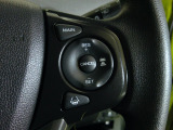 ハンドル右側にはクルーズコントロールのスイッチが装備され運転中の操作も安心して行えます!
