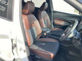 前席です。シートには汚れ等が無く綺麗です。