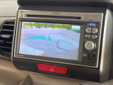 【バックカメラ】駐車時に後方がリアルタイム映像で確認できます。大型商業施設や立体駐車場での駐車時や、夜間のバック時に大活躍!運転スキルに関わらず、今や必須となった装備のひとつです!
