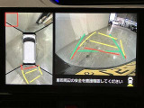 パノラミックビューモニター付きです。車両を上から見たような映像をディスプレイオーディオ画面に表示。運転席からの目視だけでは見にくい、車両周辺の状況をリアルタイムでしっかり確認できます。