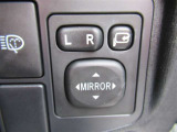 駐車時や狭い道でのすれ違い時に気を使うミラー。電動格納式ドアミラーはそんな時に便利です。