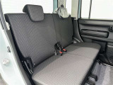 後部座席も当然、綺麗・清潔に仕上げております。内装の綺麗なお車は気持ちが良いですし、コンディションのいい車が多いです。