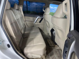 後部座席も気になるようなキズ・汚れやへたり等、大きなダメージはなく、良好な状態です。