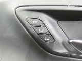 運転席のシートポジションを記憶・再現できるメモリー機能を搭載しています。