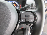ハンドル右側にはクルーズコントロールのスイッチが装備され運転中の操作も安心して行えます!