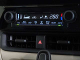 車内を快適に、オートエアコンを装備しています。