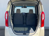 普段のお買い物や通勤、送迎等に十分な荷室スペースを確保しております。セカンドシートを倒すと、大きな荷物の積載も可能です♪
